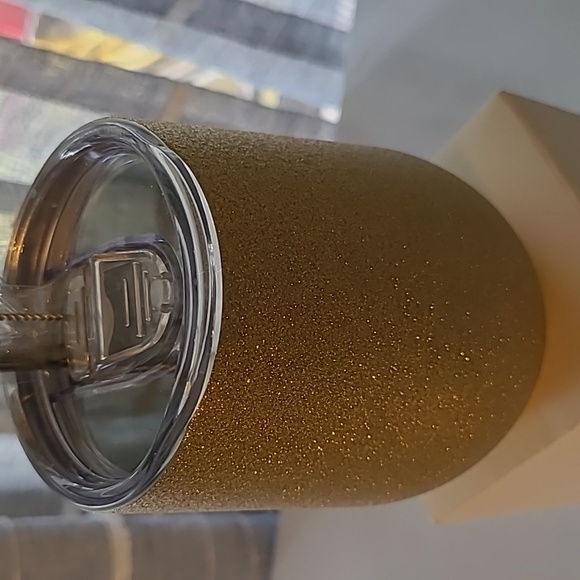 Brand New Gold Glitter Bride Cup - Picture 4 of 5